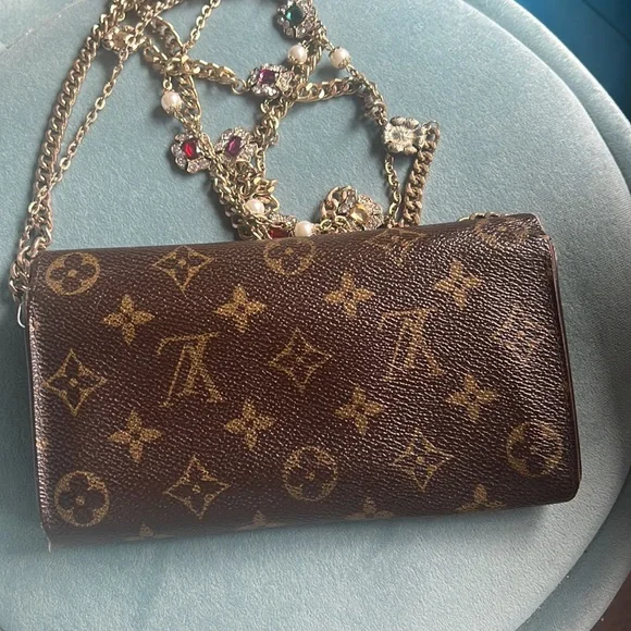 Louis Vuitton Sarah Wallet - Picture 6 of 12
